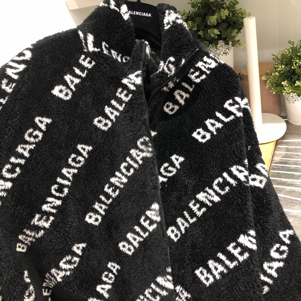 Balenciaga Fleece Jacket Fur Coat Faux Fur Stand Collar Logo Coat 100% Authentic - Picture 16 of 16